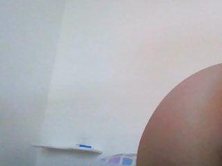 Frau wird gefesselt und dabei gefilmt