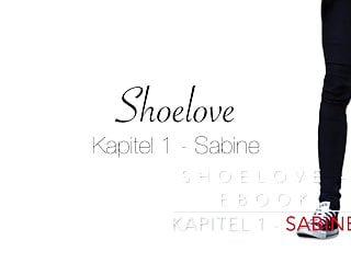 Deutsche Fetisch - die geile Brünette wichst den Schwanz mit den füssen