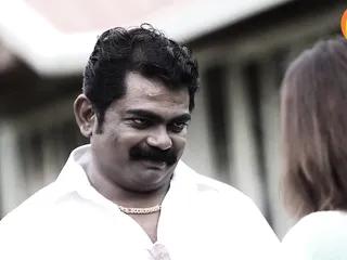 Heißes indisches Mädel Desi bringt ihren Ehemann zum Squirten