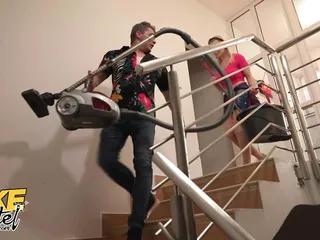 Die geile Sekretärin Lily genießt den Fick mit ihrem neuen Chef