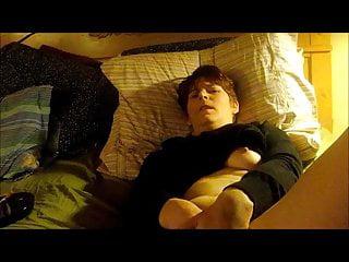 Ehefrau schiebt sich Dildo in den Arsch