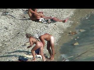 Paar treibt es auf dem Strand