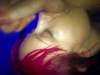 Fette Hure Cherry cherrysoda bekommt Sperma ins Gesicht