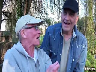 Sexclips mit Teens die von alten Männern gebumst werden - Alt und Jung