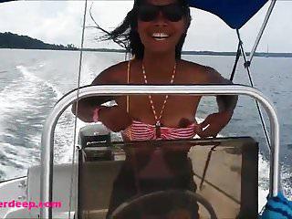 Kleine Asiatin Heather tief in den Mund gespritzt