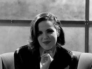 Bobbi masturbiert in korsett und Strapsen