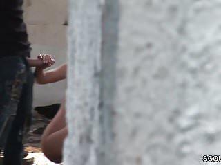 Mega Gangbang mit jungen anal für junge Brünette