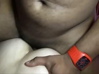 Haagse hoertje Babe in der missionarsstellung gefickt