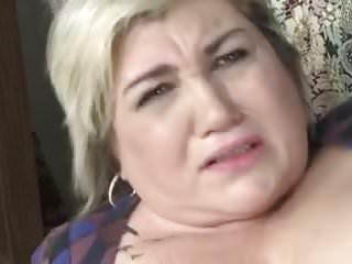 Ausgehungerte Mütter und die jungen söhne