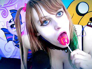 Zwei Schlampen lecken sich den Schwanz