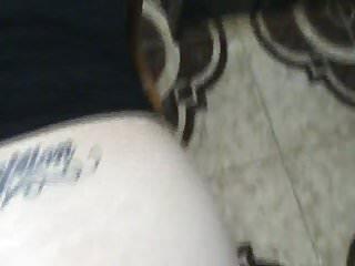 Schlampe mit pig bläst und wird gefickt