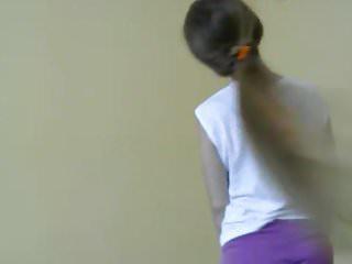 Super sexy Blondine rubbelt sich die Spalte