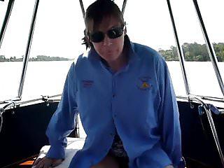 Behaarte Milf Fotze macht es sich selbst