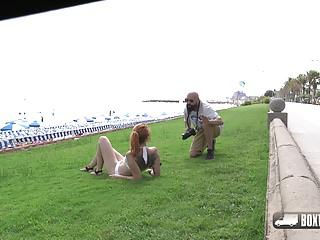 Babe irina Vega masturbiert in der Öffentlichkeit