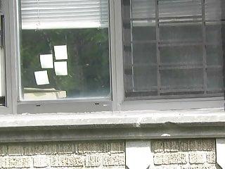 Spanner filmt Mädchen auf der strasse