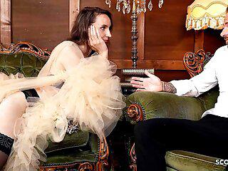 Schlanke deutsche Chefin will sein Sperma auf ihrer Muschi