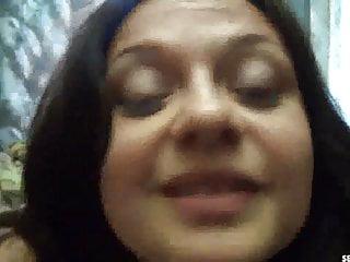 Russian Mom die reife russische Mutter fickt mit dem Boy im Schlafzimmer rum - Russian Mom beim Sex