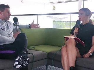 Die geile Laura Woods zeigt dir ihren sexy Körper - sexy Interview mit der geilen Blondine
