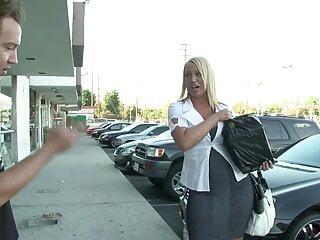 Blondine mit echten dicken Titten Mellanie monrö beim reiten