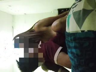 Die hässliche Nutte mit den kleinen Brüsten will es hart besorgt haben