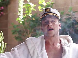 Schwarzer Schwanz fickt die weisse Schlampe und spritzt ab