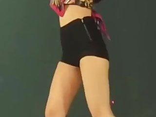 Sie verliert ihre Jungfräulichkeit mit einem langen Penis