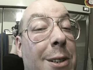 Sieh dir die Wichse aus dem Arsch