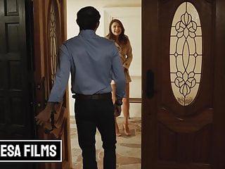 Die scharfe Adria rä wird hart gefickt