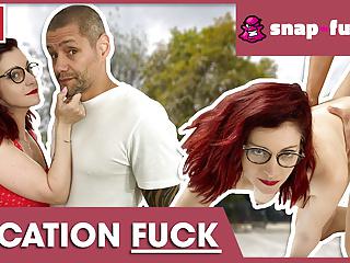 Französisches Amateurgirl mit großen Brüsten genießt den Sex mit einem Fremden Kerl - Amateur Teen beim ersten Pornodreh