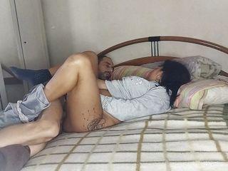 Ein natürliches Paar aus der Massage wird ein geiler Fick